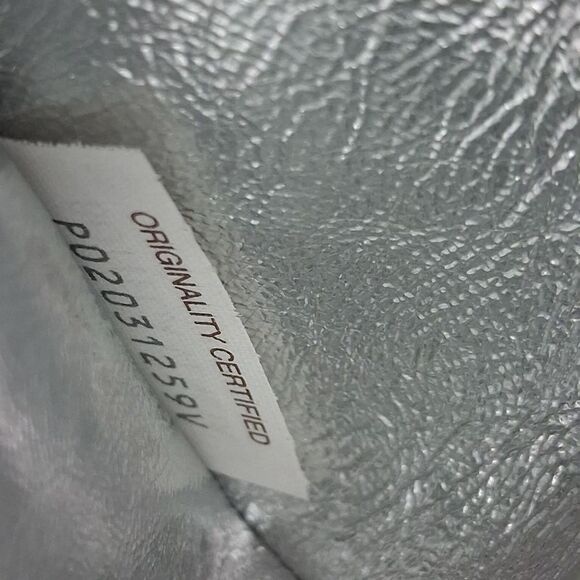 Bottega Veneta Small Intrecciato Bi-Fold Wallet in Metallic Silver Lamb Leather - Picture 7 of 9